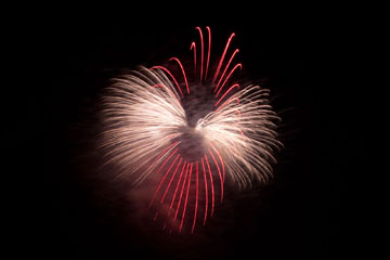 nico europe feuerwerke fireworks rhein in flammen rhine in flames riesen funkeneffekt in silber und rot am himmel