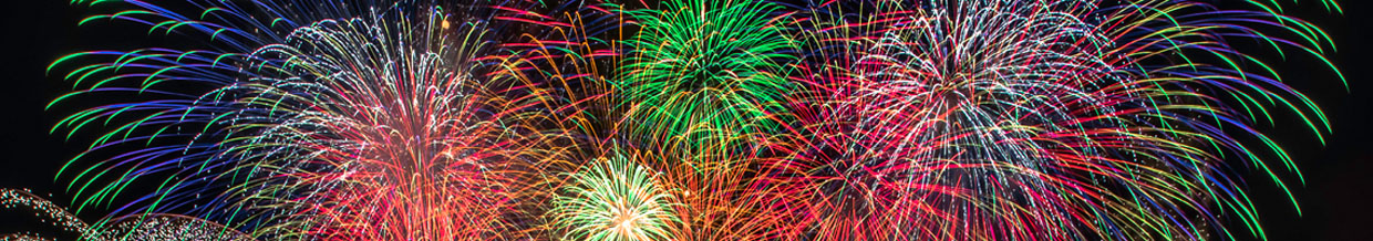 nico europe hoffest 2015 abschlussfeuerwerk gigantische sterneffekte in rot, blau, grün, orange, silber, gold und lila