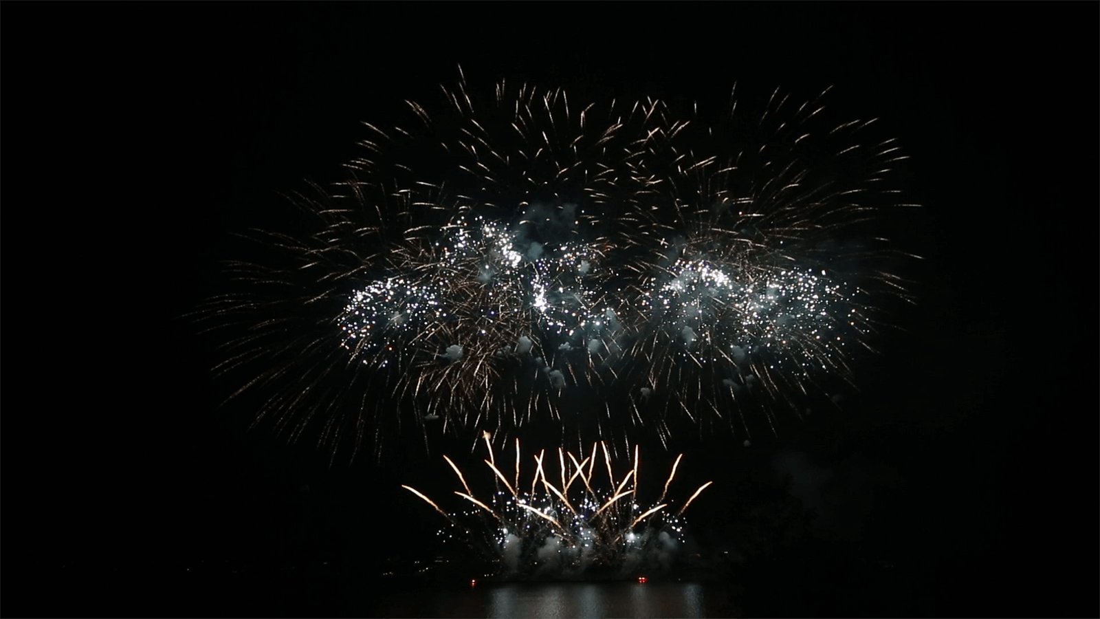 nico europe feuerwerke silkeborg fireworks regatta 2017 gigantisches feuerwerk mit zahlreichen effekten auf drei ebenen